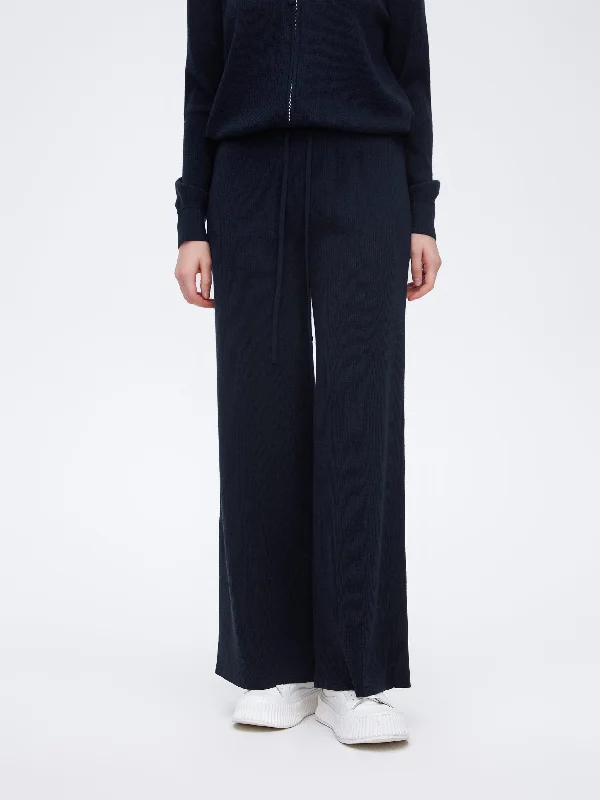 Versatile knit trousers