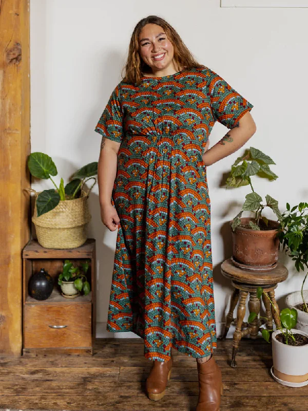 Artsy Traveler Plus Size Midi Dress - Mosaic Fan