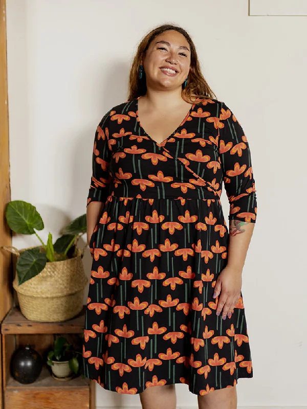 Callie 3/4 Sleeve Plus Size Wrap Dress - Mod Daisy Poppy